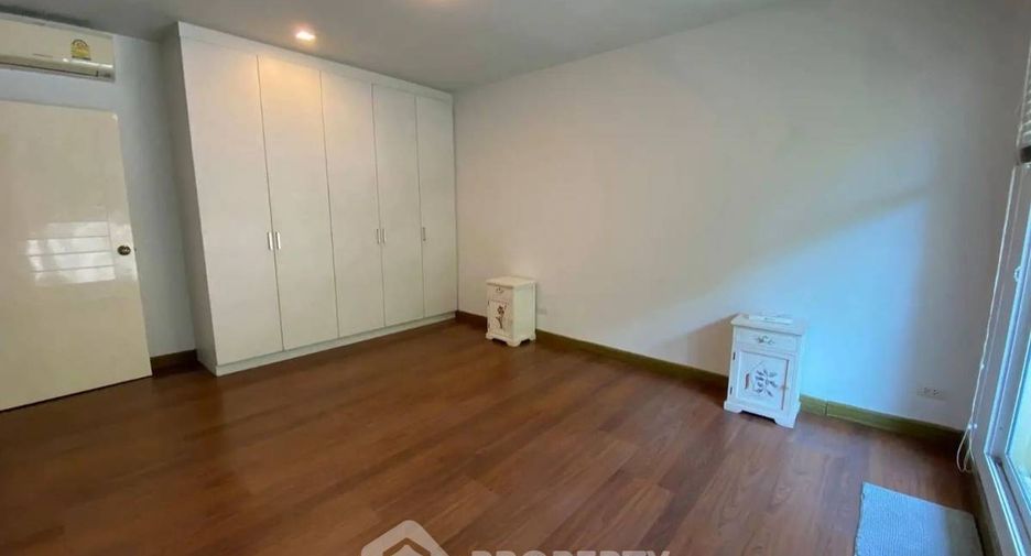 For rent 2 bedrooms apartment in Watthana, Bangkok