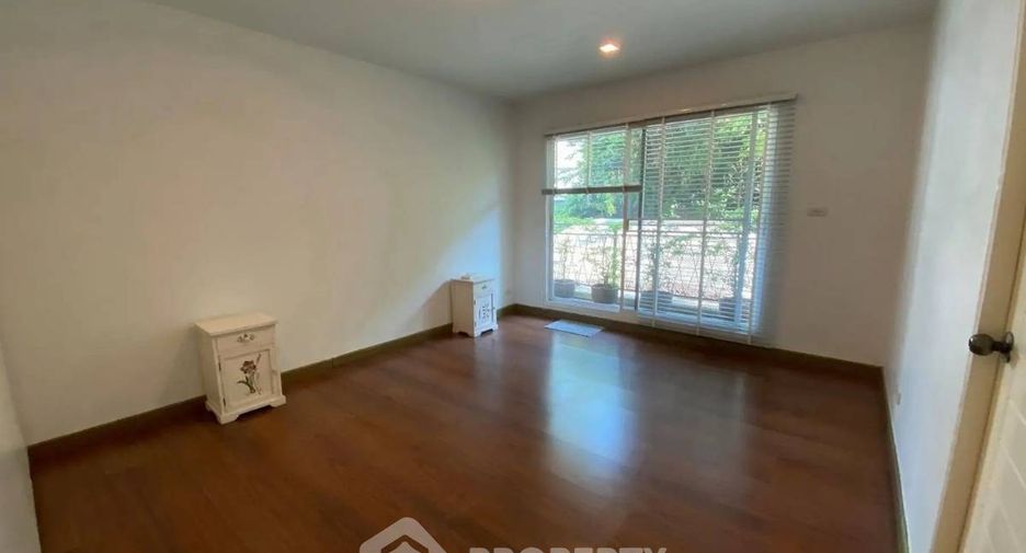 For rent 2 bedrooms apartment in Watthana, Bangkok