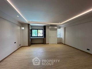 Casa adosada en alquiler de 4 habitaciones en Khlong Toei, Bangkok
