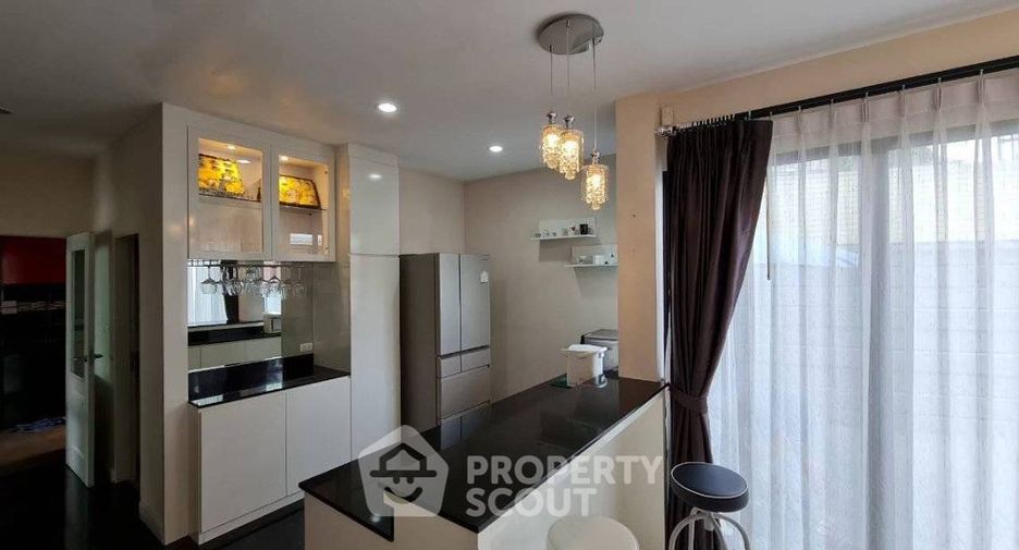 For rent 6 ベッドルーム house in Prawet, Bangkok