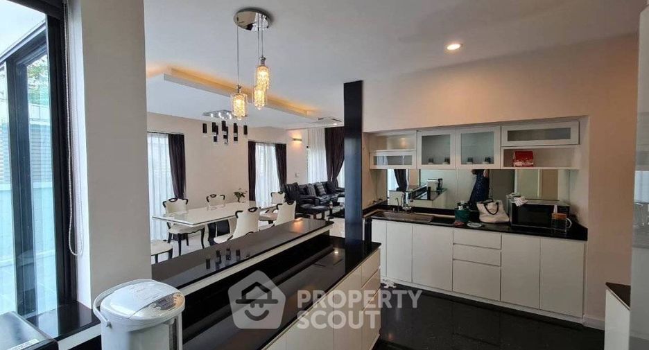 For rent 6 ベッドルーム house in Prawet, Bangkok