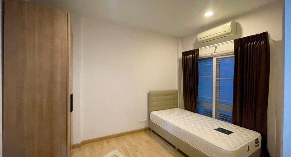Casa adosada en alquiler de 4 habitaciones en Wang Thonglang, Bangkok