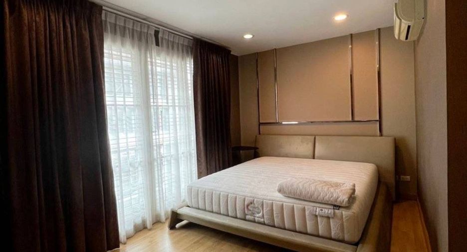 Casa adosada en alquiler de 4 habitaciones en Wang Thonglang, Bangkok