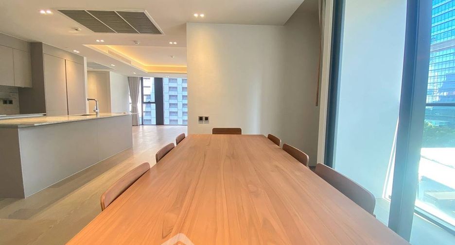 For rent 3 bedrooms condo in Pathum Wan, Bangkok