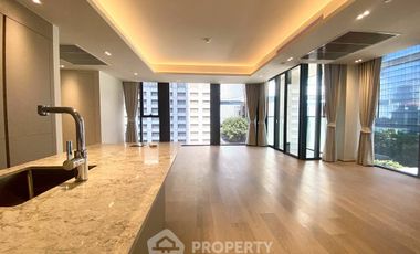 For rent 3 bedrooms condo in Pathum Wan, Bangkok