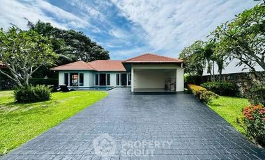 For rent 4 bedrooms villa in East Pattaya, Pattaya