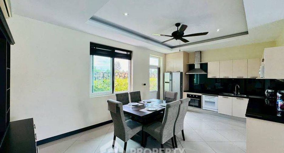 For rent 4 bedrooms villa in East Pattaya, Pattaya