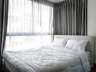 For rent 2 bedrooms condo in Khlong San, Bangkok