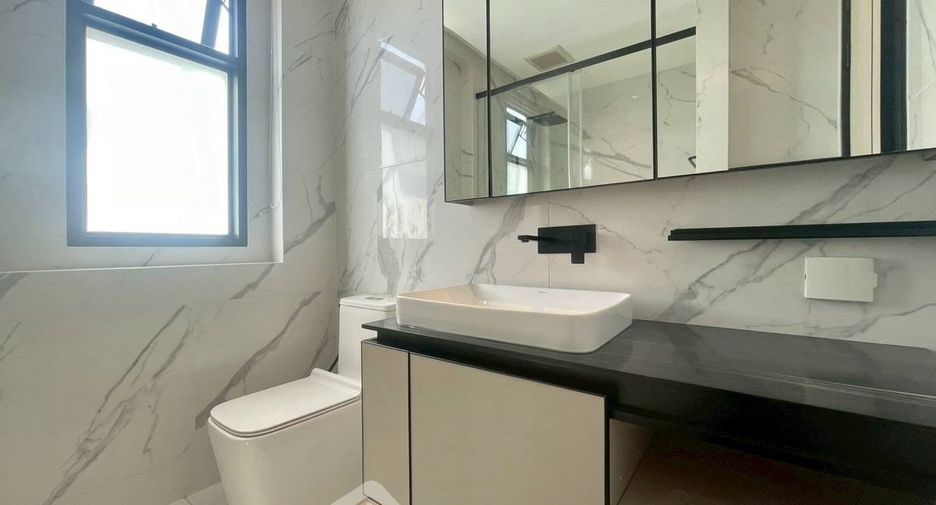 For rent 2 bedrooms condo in Ratchathewi, Bangkok