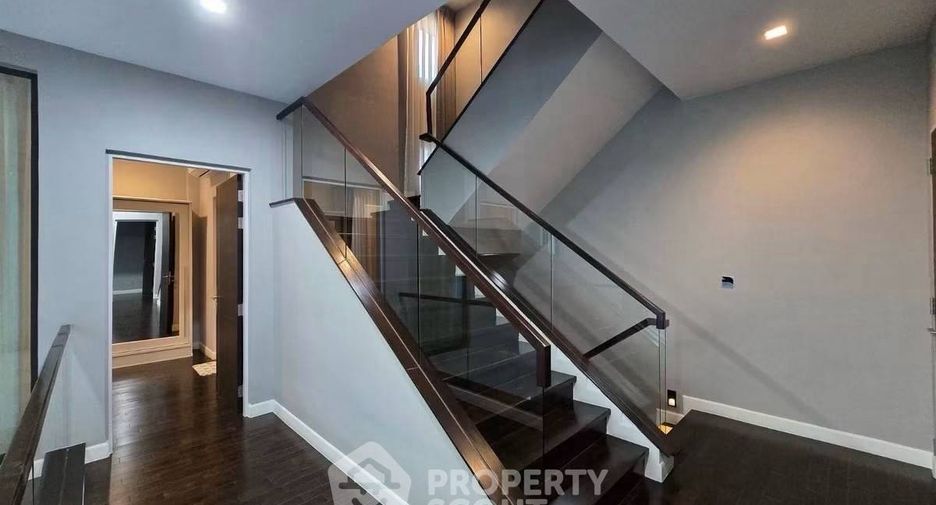 Casa en alquiler de 4 habitaciones en Suan Luang, Bangkok