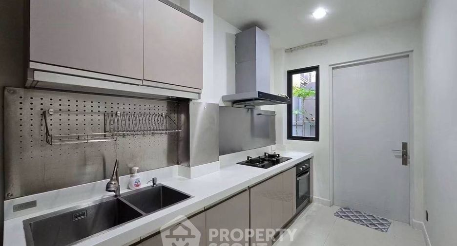 Casa en alquiler de 4 habitaciones en Suan Luang, Bangkok