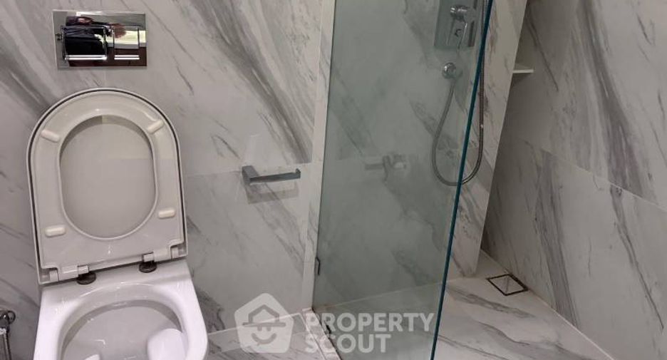 For rent 2 ベッドルーム condo in Khlong Toei, Bangkok