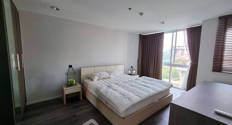For rent 2 bedrooms condo in Khlong Toei, Bangkok