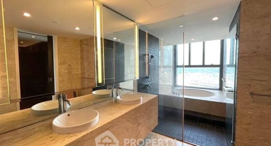 For rent 3 bedrooms condo in Yan Nawa, Bangkok