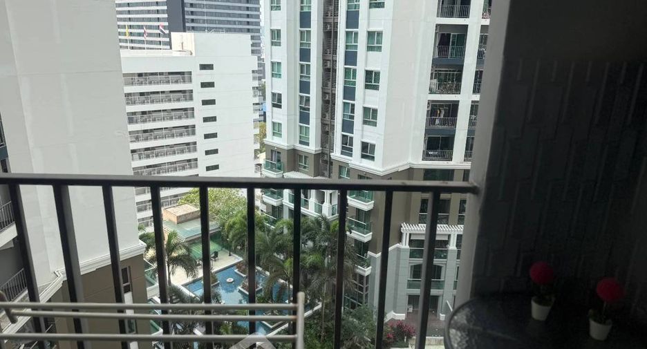 Condo en alquiler de 2 habitaciones en Huai Khwang, Bangkok