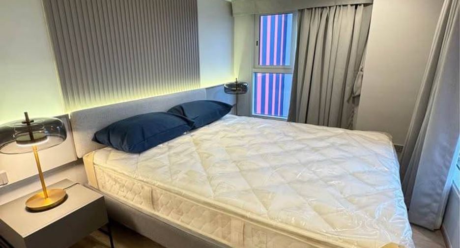For rent 2 bedrooms condo in Bang Rak, Bangkok