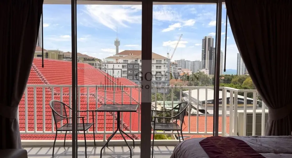 À louer et à vendre studio condo à Pratumnak, Pattaya