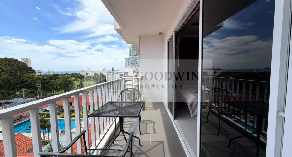 À louer et à vendre studio condo à Pratumnak, Pattaya