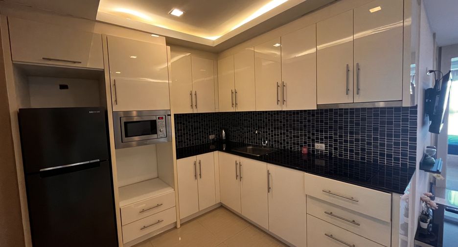 For rent 2 bedrooms condo in Pratumnak, Pattaya