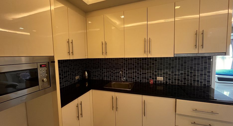 For rent 2 bedrooms condo in Pratumnak, Pattaya