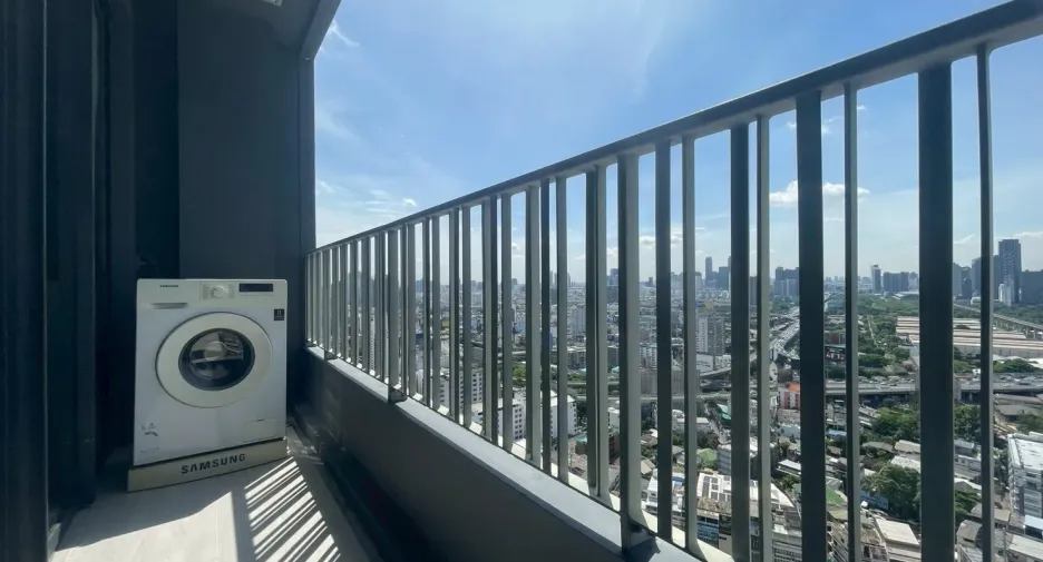 For rent 2 bedrooms condo in Ratchathewi, Bangkok