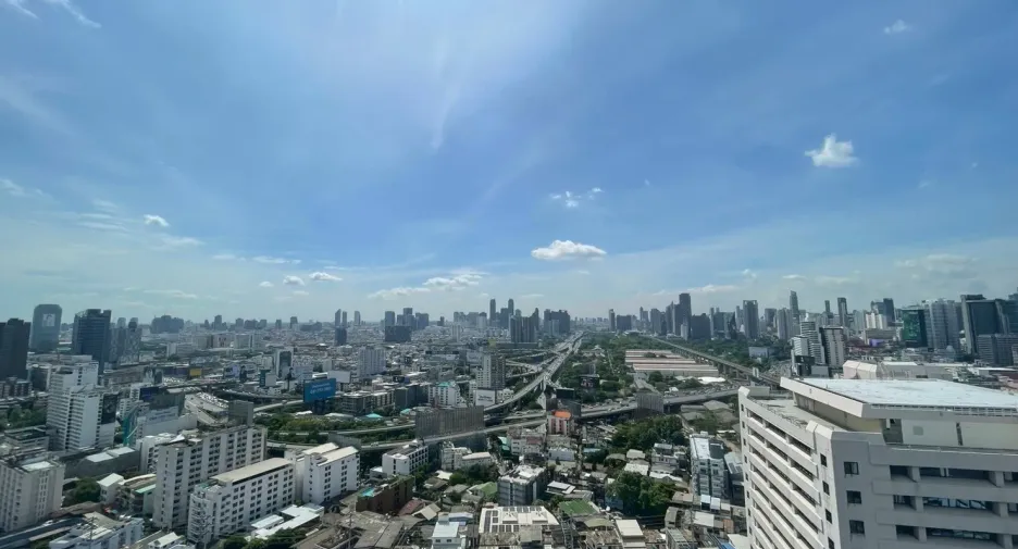 For rent 2 bedrooms condo in Ratchathewi, Bangkok
