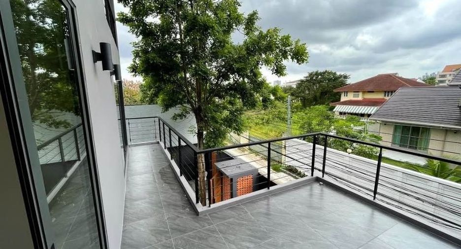 Casa en venta de 5 habitaciones en Watthana, Bangkok