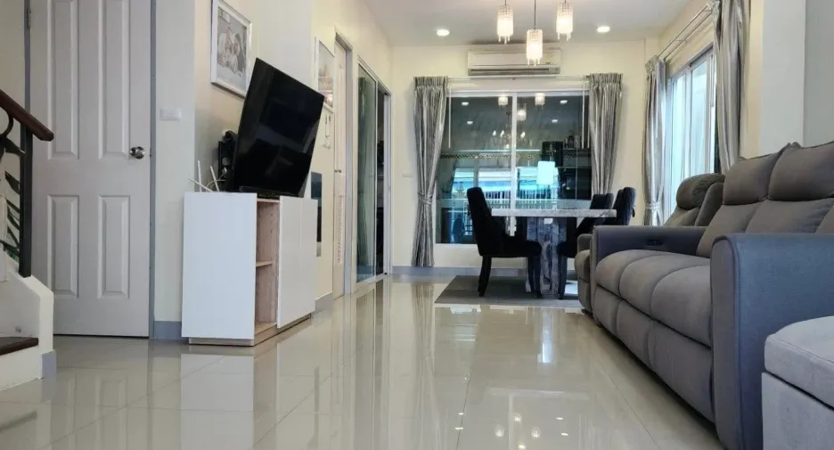 For sale 4 bedrooms house in East Pattaya, Pattaya