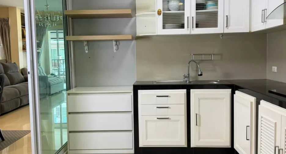 For sale 4 bedrooms house in East Pattaya, Pattaya