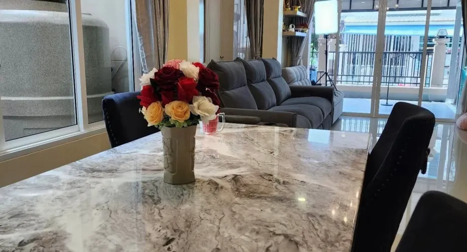 For sale 4 bedrooms house in East Pattaya, Pattaya