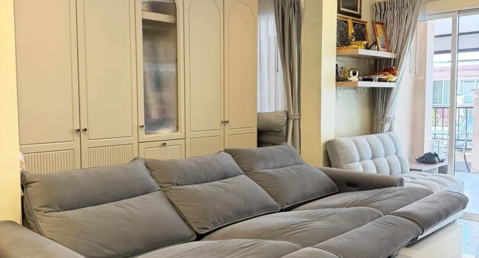 For sale 4 bedrooms house in East Pattaya, Pattaya