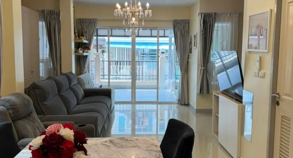 For sale 4 bedrooms house in East Pattaya, Pattaya