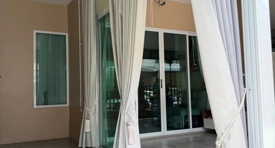 For sale 4 bedrooms house in East Pattaya, Pattaya