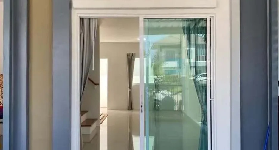 Casa adosada en venta de 3 habitaciones en Khlong Luang, Pathum Thani