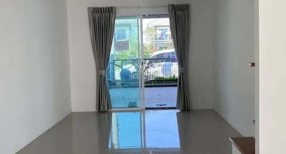 Casa adosada en venta de 3 habitaciones en Khlong Luang, Pathum Thani