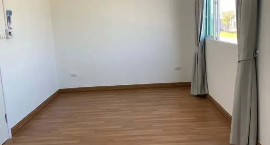 Casa adosada en venta de 3 habitaciones en Khlong Luang, Pathum Thani