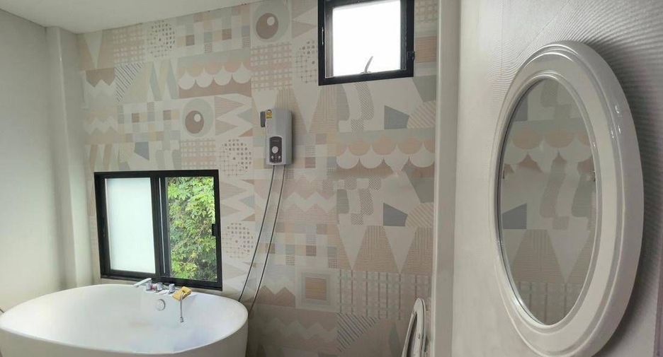 Casa en venta de 4 habitaciones en Phra Khanong, Bangkok