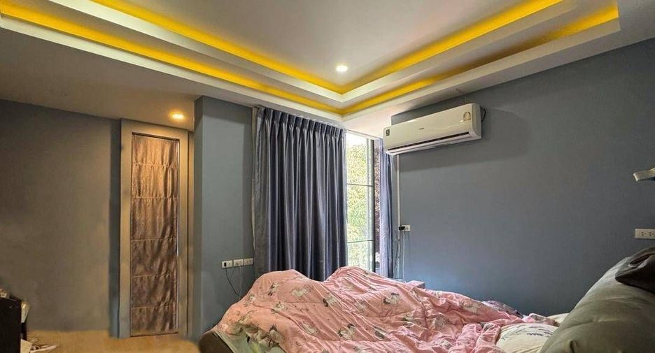 Casa en venta de 4 habitaciones en Phra Khanong, Bangkok