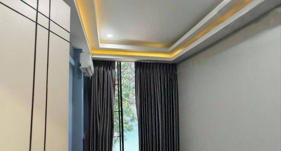 Casa en venta de 4 habitaciones en Phra Khanong, Bangkok