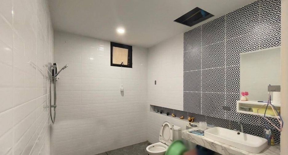 Casa en venta de 4 habitaciones en Phra Khanong, Bangkok