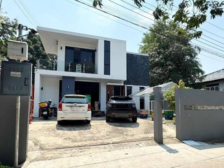 Продажа 4 спальни дом в Пхра Кханонг, Бангкок