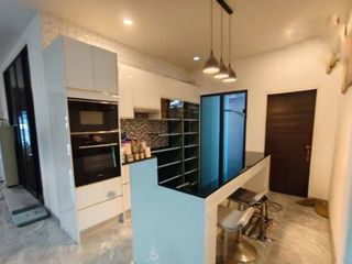 Продажа 4 спальни дом в Пхра Кханонг, Бангкок