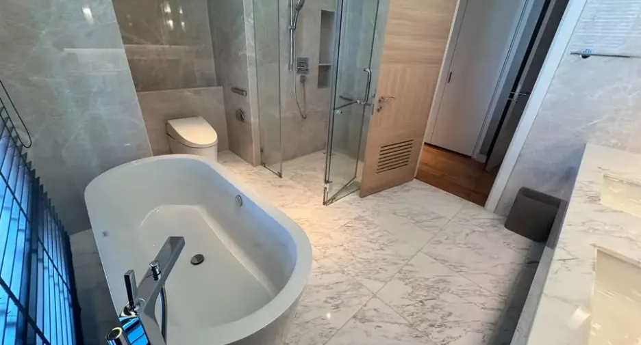 Condo en alquiler y en venta de 2 habitaciones en Pathum Wan, Bangkok