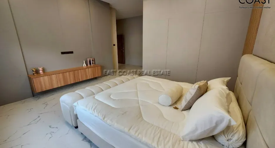 For rent and for sale 4 bedrooms house in Bang Lamung, Chonburi