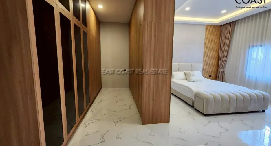 For rent and for sale 4 bedrooms house in Bang Lamung, Chonburi