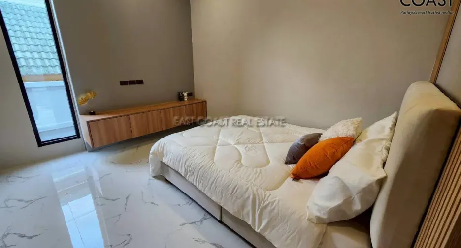 For rent and for sale 4 bedrooms house in Bang Lamung, Chonburi