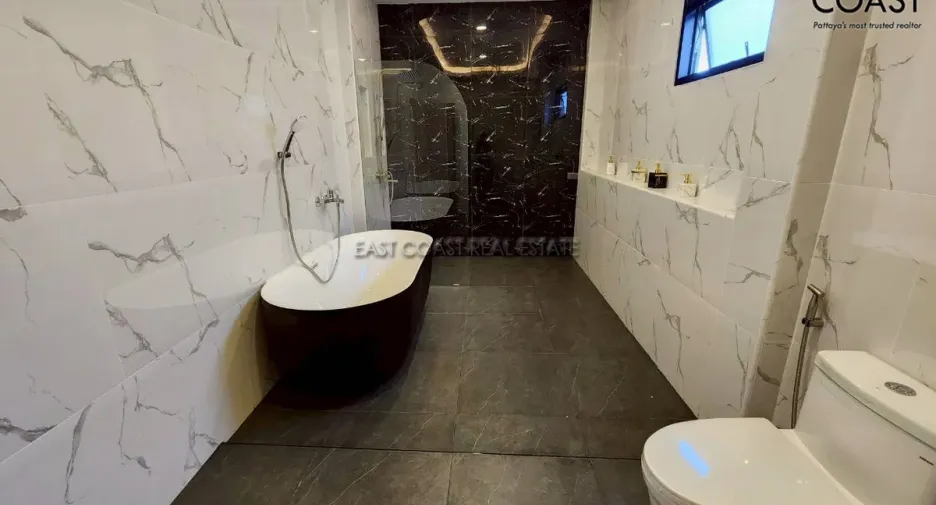 For rent and for sale 4 bedrooms house in Bang Lamung, Chonburi