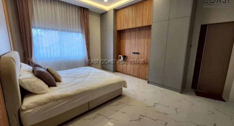 For rent and for sale 4 bedrooms house in Bang Lamung, Chonburi