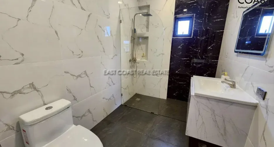 For rent and for sale 4 bedrooms house in Bang Lamung, Chonburi