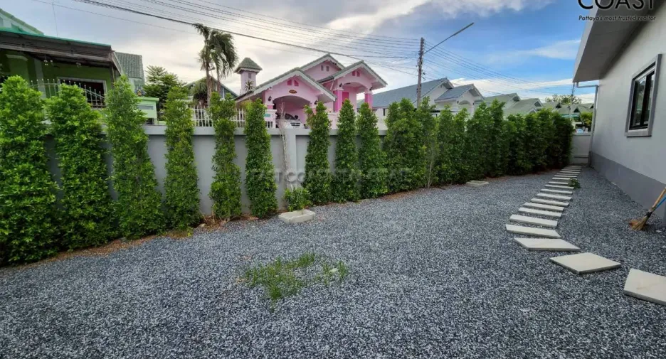 For rent and for sale 4 bedrooms house in Bang Lamung, Chonburi